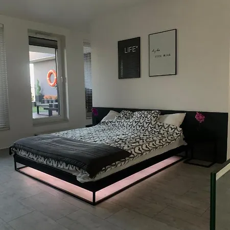 Appartement Two-levels Penthouse With A Garden In The City Center