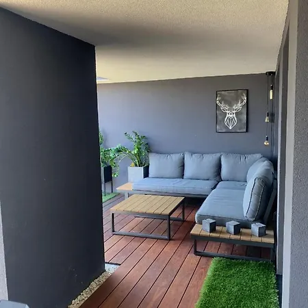 Two-levels Penthouse With A Garden In The City Center Appartement