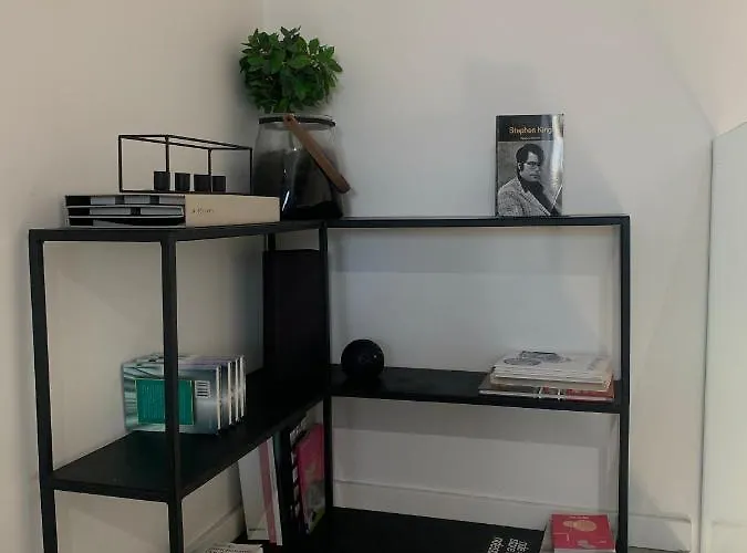 아파트 Two-levels Penthouse With A Garden In The City Center *