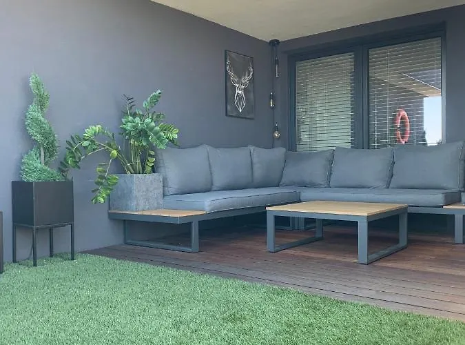 Two-levels Penthouse With A Garden In The City Center 아파트 *