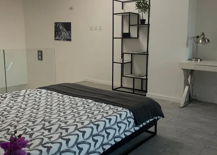 Two-levels Penthouse With A Garden In The City Center 아파트 *